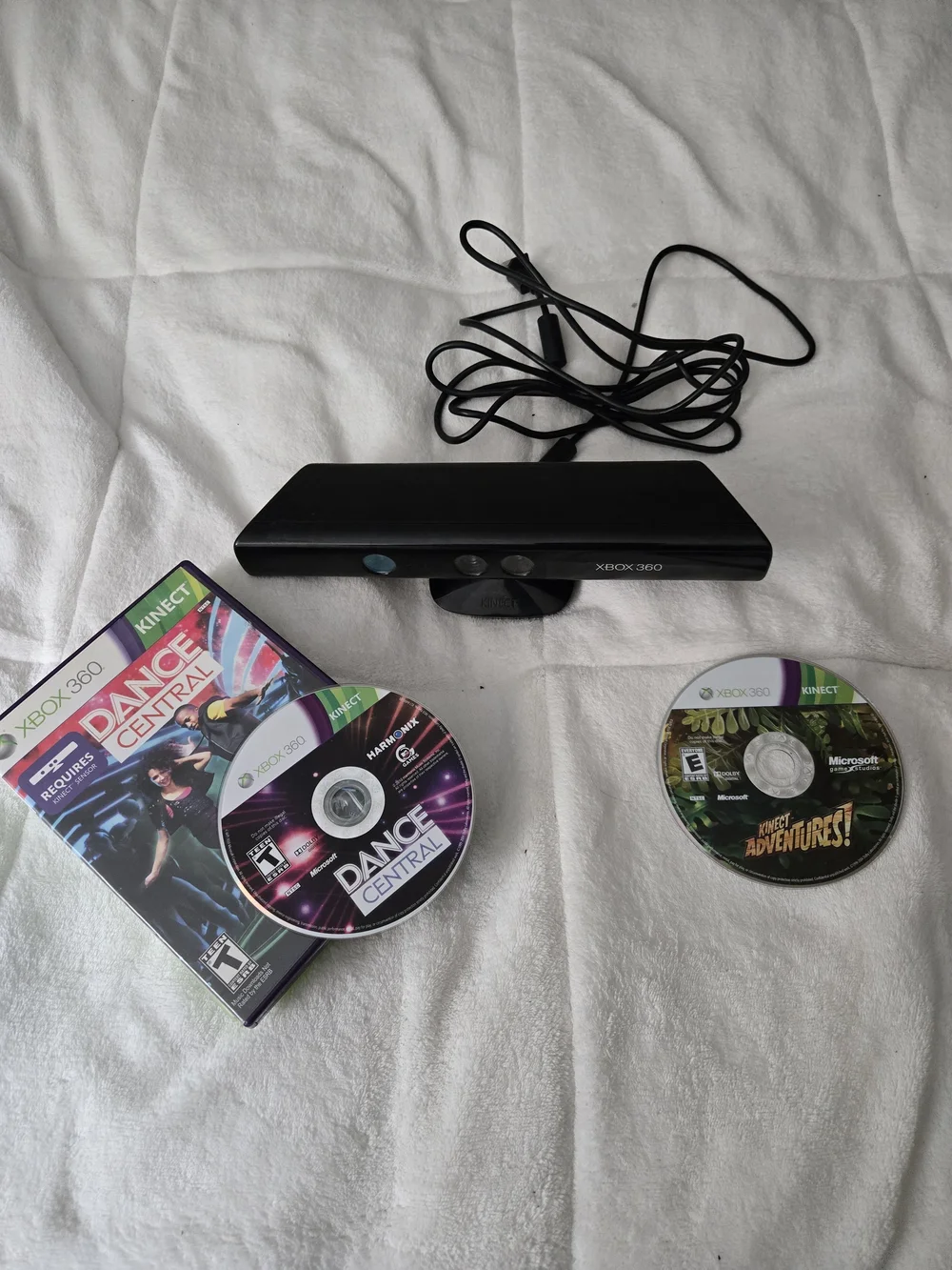 Microsoft Xbox 360 Kinect Sensor Bar Model 1414 W 2 Games Bundle Lot
